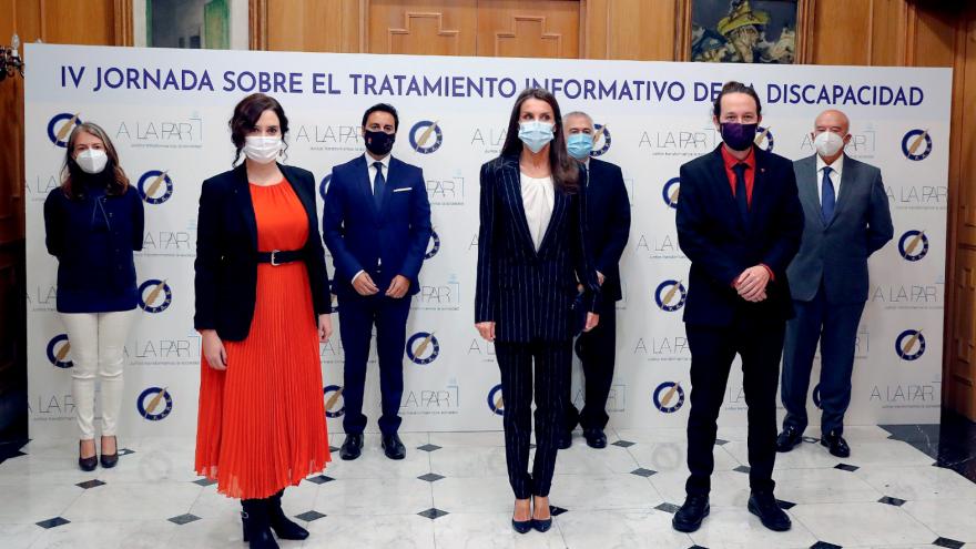 Texto Alternativo: Díaz Ayuso, con la Reina en la IV Jornada sobre el Tratamiento Informativo de la Discapacidad