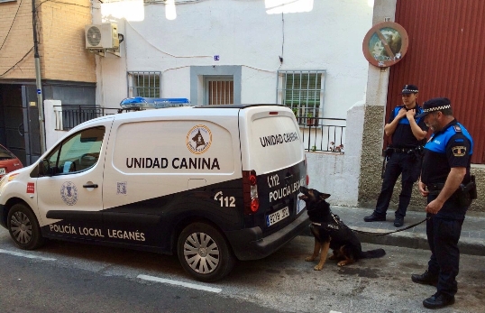 Texto Alternativo: La Unidad Canina de Policía Local de Leganés interviene en una operación que deja dos detenidos