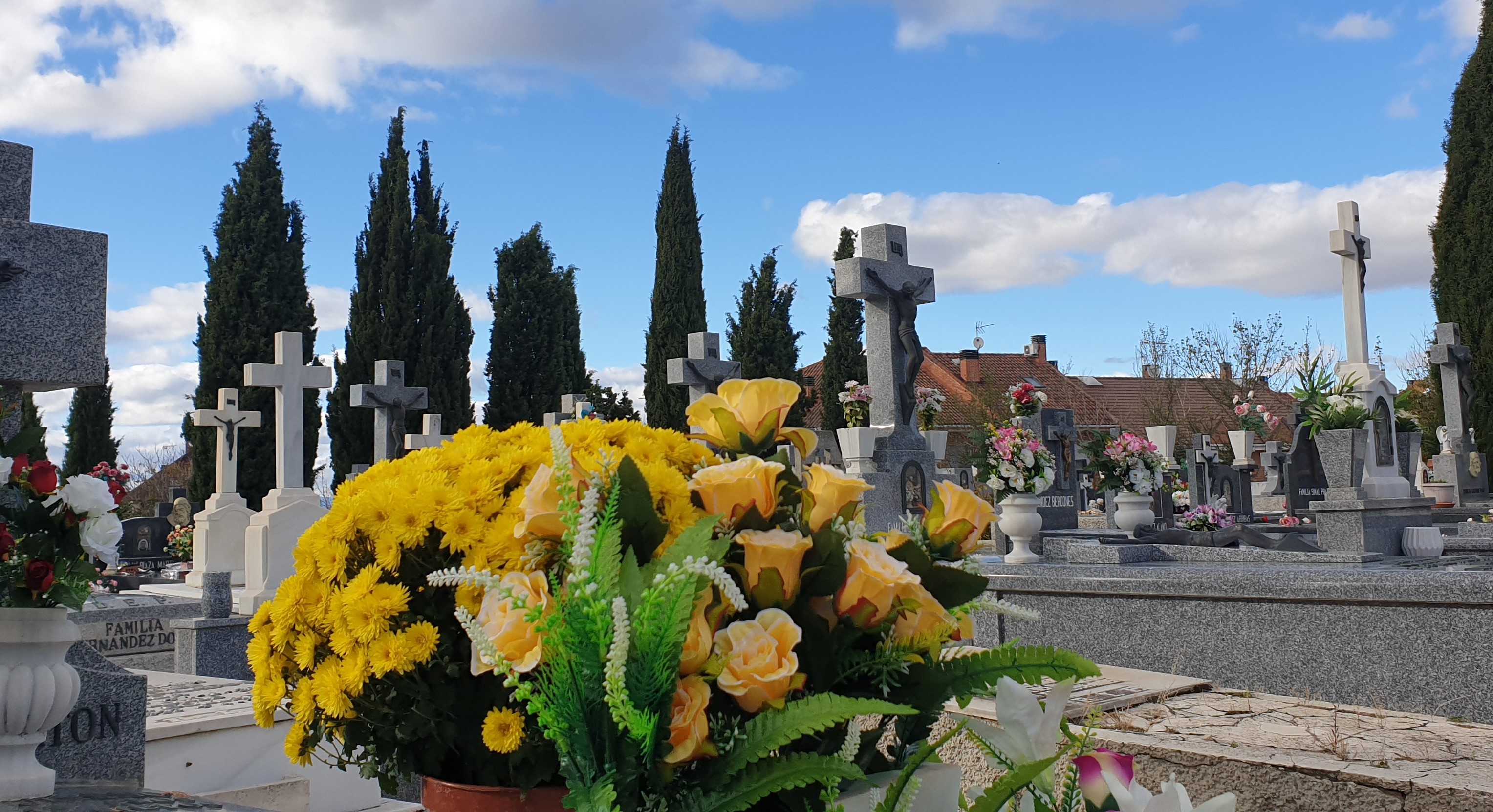 Texto Alternativo: El Ayuntamiento elabora un protocolo de actuación en el cementerio frente al COVID-19 en el cementerio con motivo de la festividad de Todos los Santos