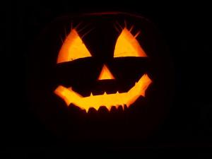 Texto Alternativo: Participa en un Halloween diferente y virtual a través de las redes sociales bajo el hashtag #HalloweenAlcorcón