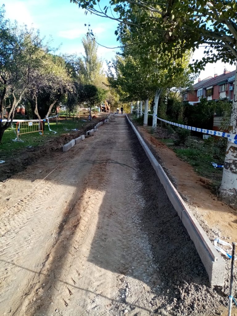 Texto Alternativo: Una nueva senda facilitará el paso entre las calles José Echegaray y Francisco Chico Méndez