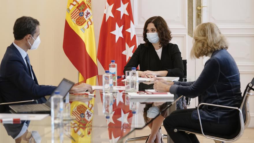 Texto Alternativo: Díaz Ayuso analiza con el sector del transporte de carretera su situación frente al COVID-19