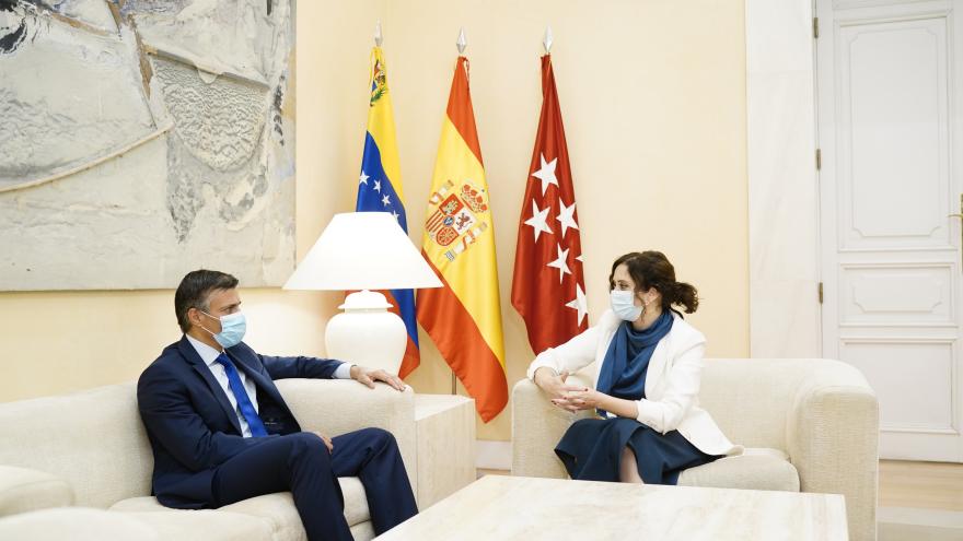 Texto Alternativo: Díaz Ayuso pide a Leopoldo López ayuda para España “en un momento muy difícil