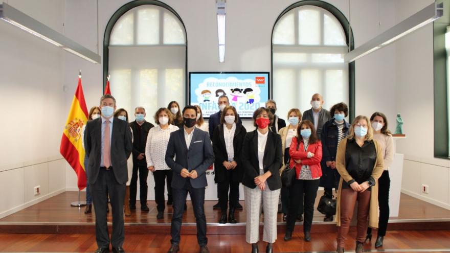 Texto Alternativo: Premiamos el compromiso con los derechos de niños y adolescentes de la región