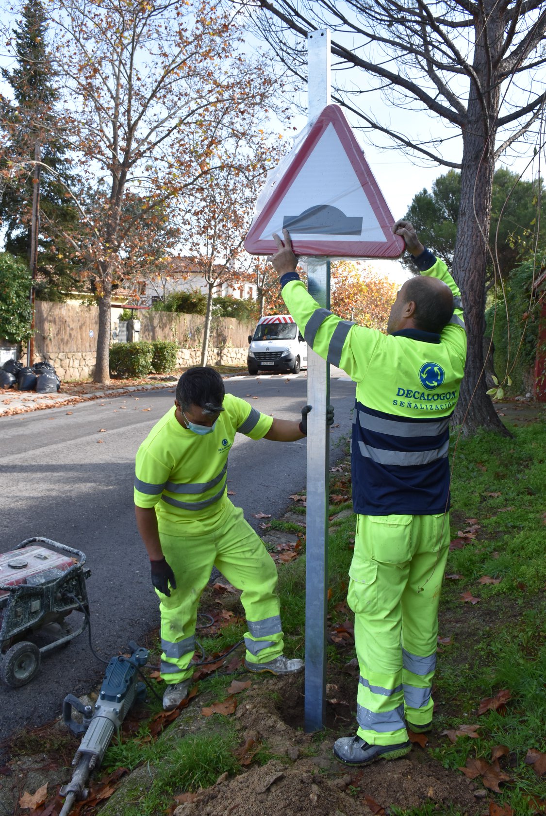 Texto Alternativo: Nueva señalización vertical para garantizar la seguridad vial en el municipio
