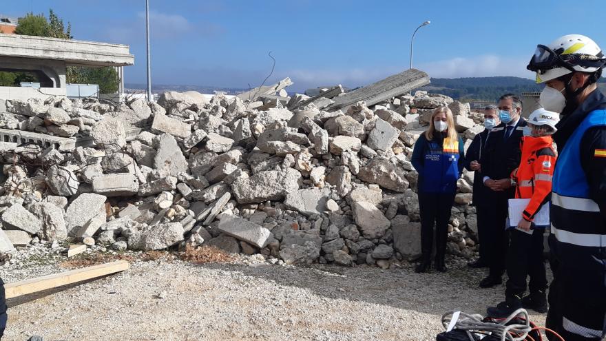 Texto Alternativo: El Grupo de Emergencia y Respuesta Inmediata de la Comunidad interviene en un simulacro de terremoto
