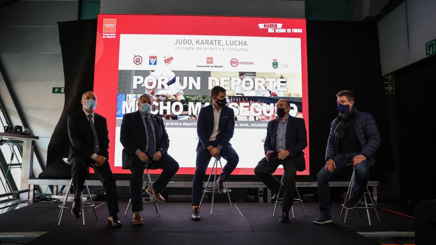Texto Alternativo: Fomentamos el deporte seguro con una exhibición de judo, kárate y lucha