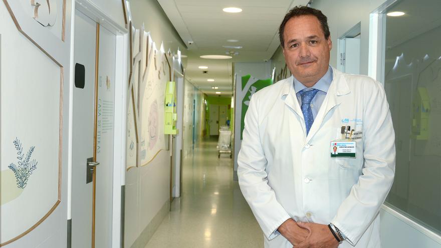 Texto Alternativo: El Gerente del Hospital Niño Jesús recibe el 