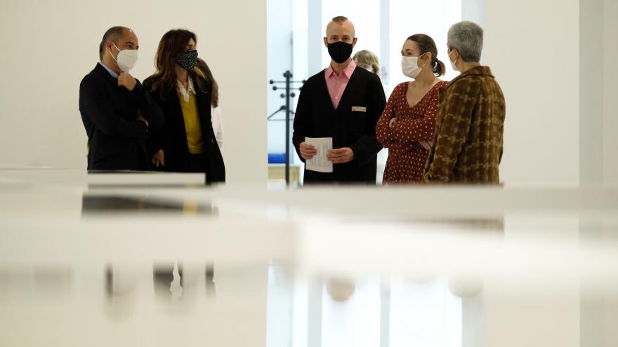 Texto Alternativo: Dedicamos una exposición monográfica a la artista Azucena Vieites