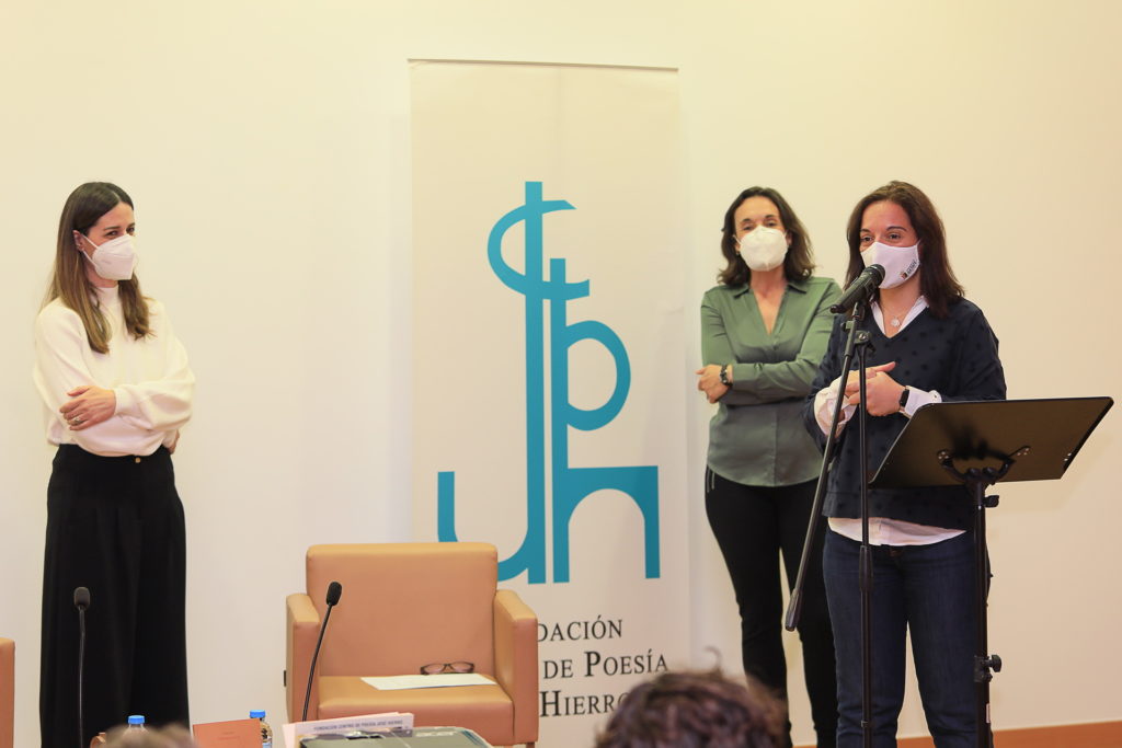 Texto Alternativo: Teresa Soto recibe el Premio Internacional de Poesía Margarita Hierro y presenta su libro en Getafe