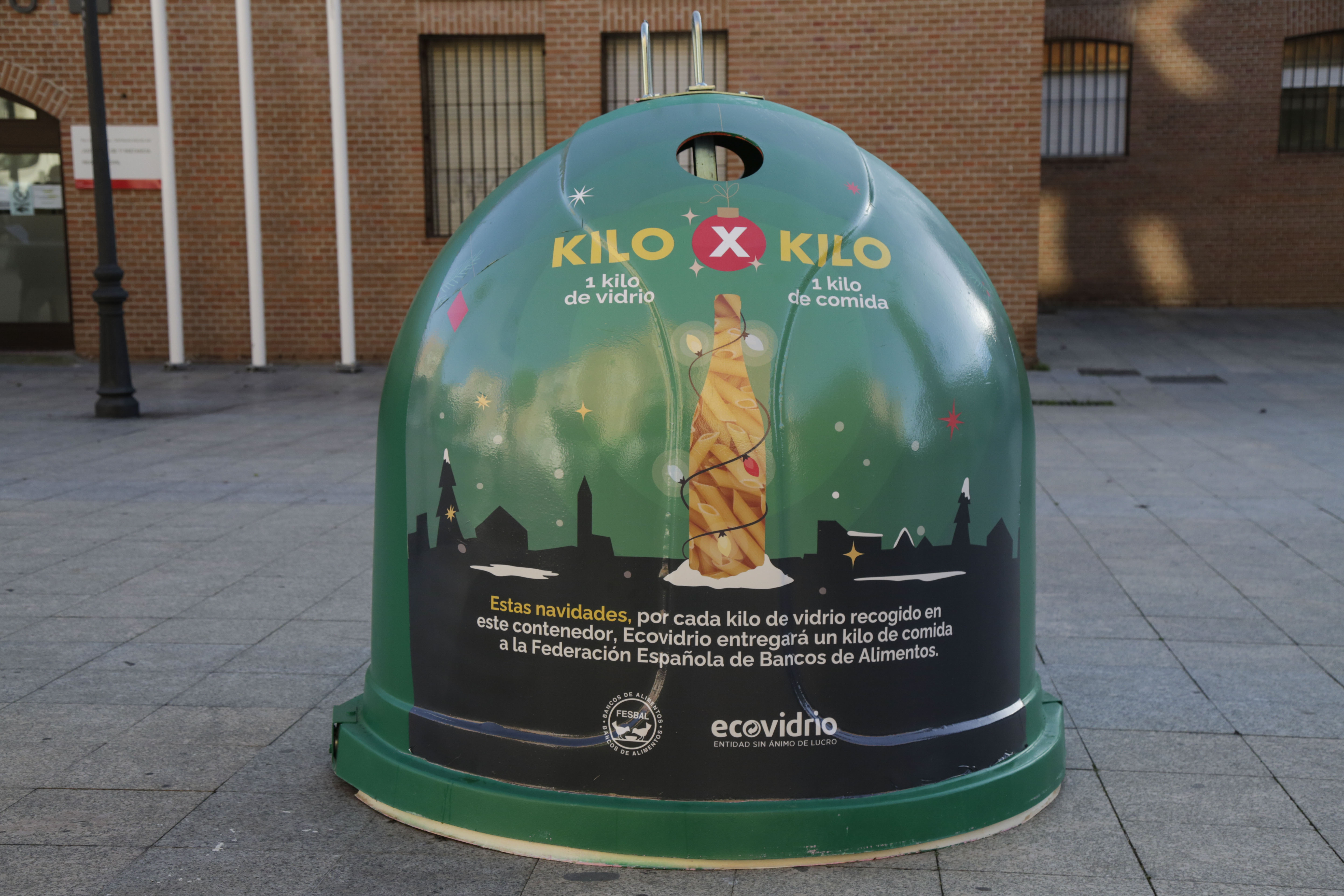 Texto Alternativo: Un Kilo de vidrio por un Kilo de alimentos, nueva campaña del Ayuntamiento de Móstoles y Ecovidrio para ayudar a los más necesitados