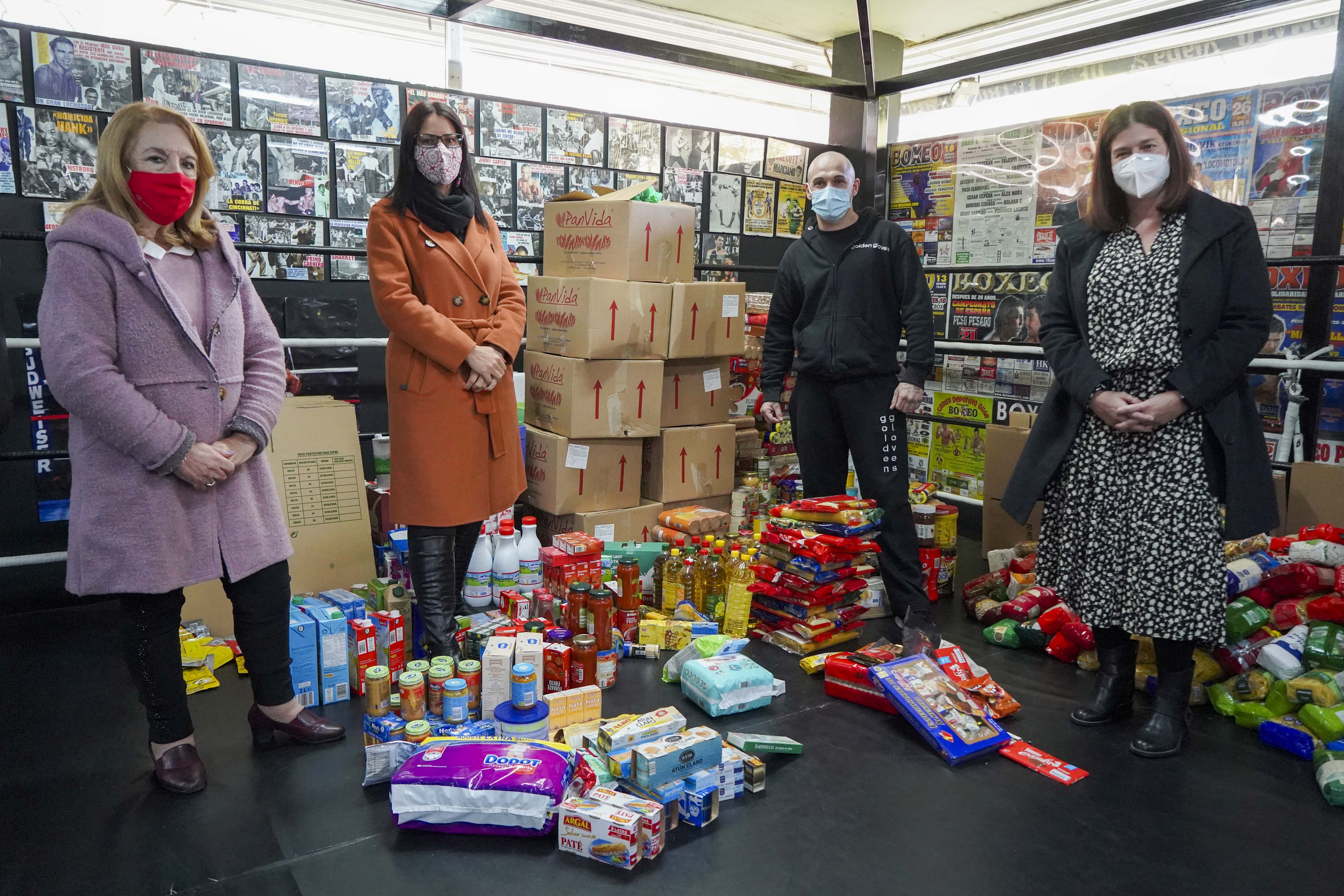 Texto Alternativo: La Escuela de boxeo César Cepeda de Móstoles recoge alimentos para el Comedor Social San Simón de Rojas
