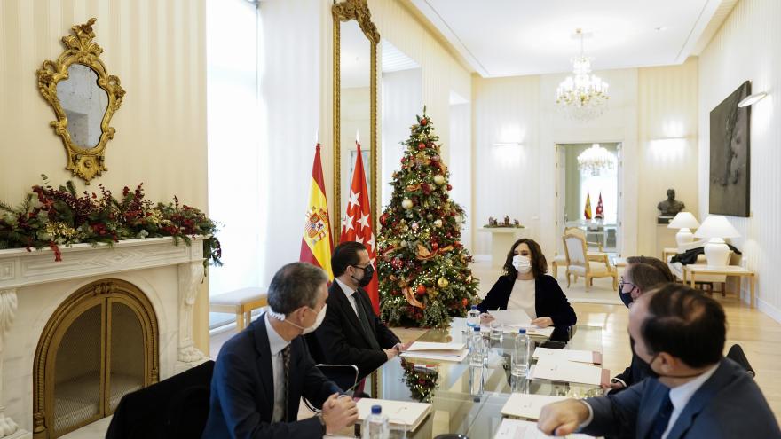 Texto Alternativo: Díaz Ayuso reafirma ante la empresa familiar su compromiso de baja fiscalidad y estabilidad