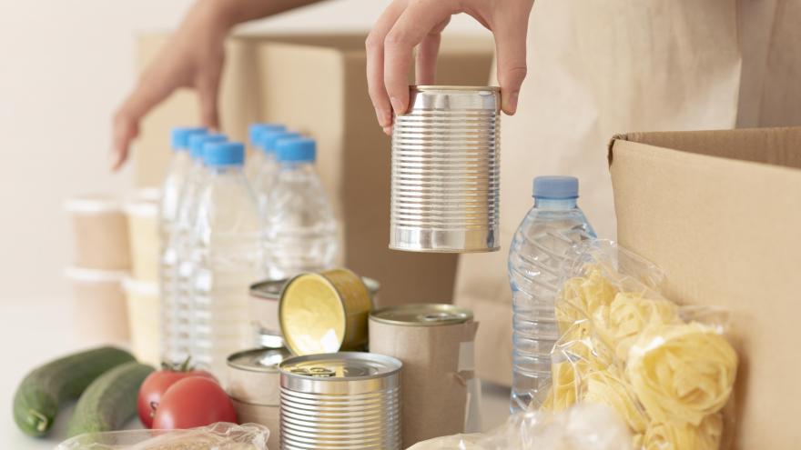 Texto Alternativo: Ya está en marcha la Feria solidaria de AJTE para recaudar juguetes y alimentos en Las Ventas