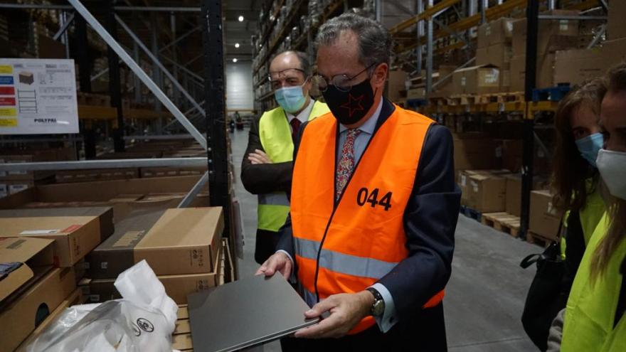 Texto Alternativo: Distribuimos 40.000 dispositivos informáticos y entregaremos otros 32.000 antes de fin de mes