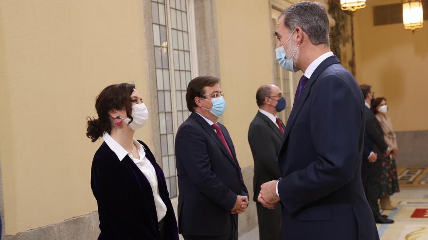 Texto Alternativo: Díaz Ayuso ratifica el “compromiso total” de la Comunidad de Madrid con la lengua española