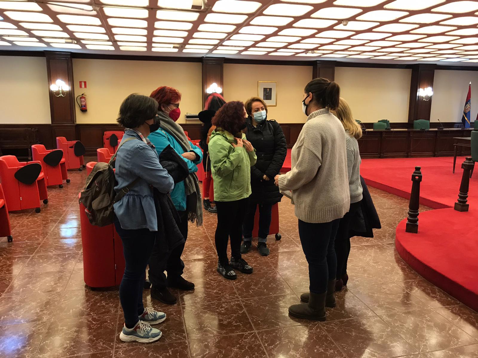 Texto Alternativo: El Gobierno de Móstoles garantizará el empleo de los 37 trabajadores de los centros de mayores