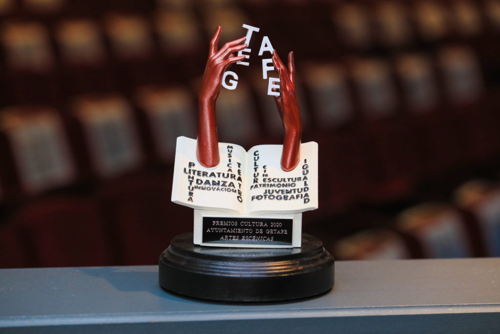 Texto Alternativo: Emotivo reconocimiento a entidades y personalidades locales en la I edición de los Premios de la Cutura de Getafe