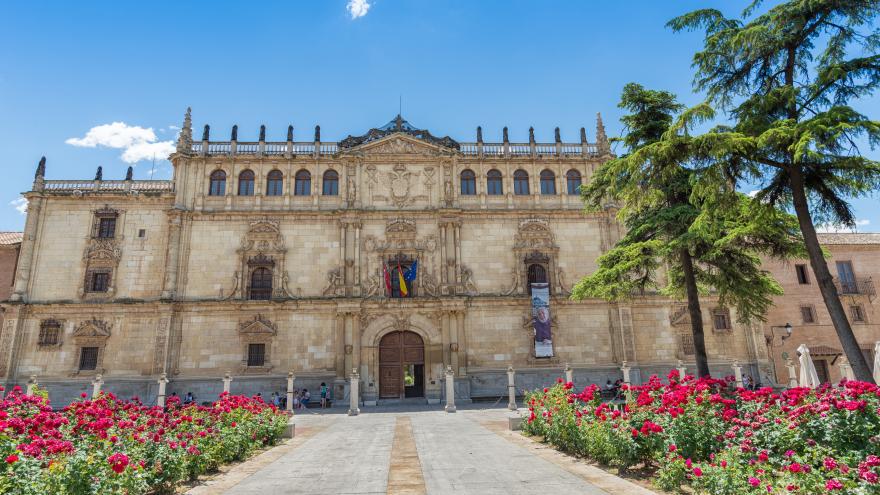 Texto Alternativo: El Gobierno de la Comunidad apoya el esfuerzo académico de los alumnos con una nueva convocatoria de las Becas de Excelencia