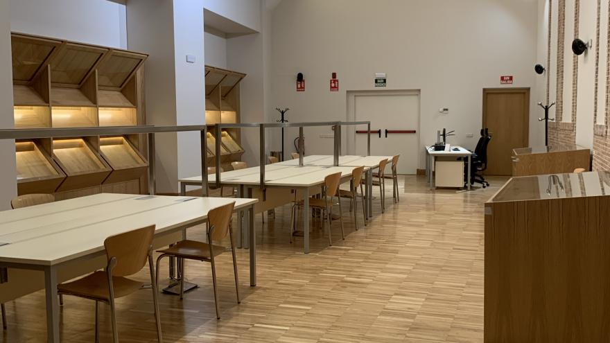 Texto Alternativo: Finalizamos en Las Ventas las obras y la instalación del mobiliario de la biblioteca Carriquiri