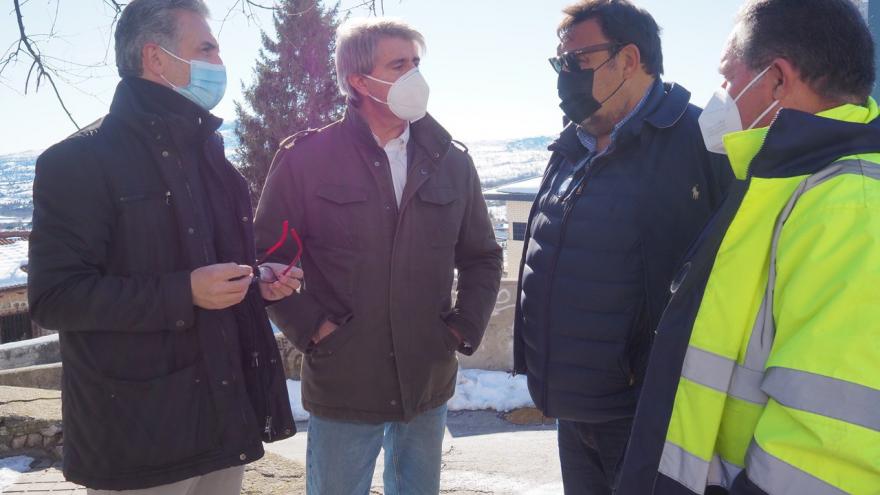 Texto Alternativo: La Comunidad refuerza la colaboración con los ayuntamientos para retirar la nieve de los municipios