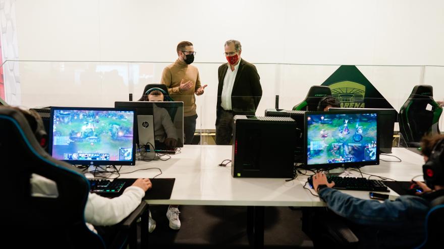 Texto Alternativo: El Gobierno de la Comunidad de Madrid promueve valores de convivencia entre alumnos de la región a través de videojuegos deportivos