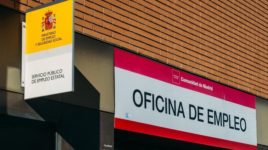Texto Alternativo: Formamos a nuestros directores y responsables de las Oficinas de Empleo en materia LGTBi+