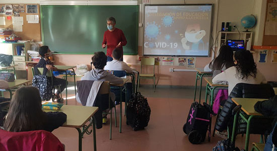 Texto Alternativo: El Ayuntamiento recuerda a los jóvenes de Leganés la importancia de extremar los métodos de prevención a través de las charlas Convivir con Covid-19