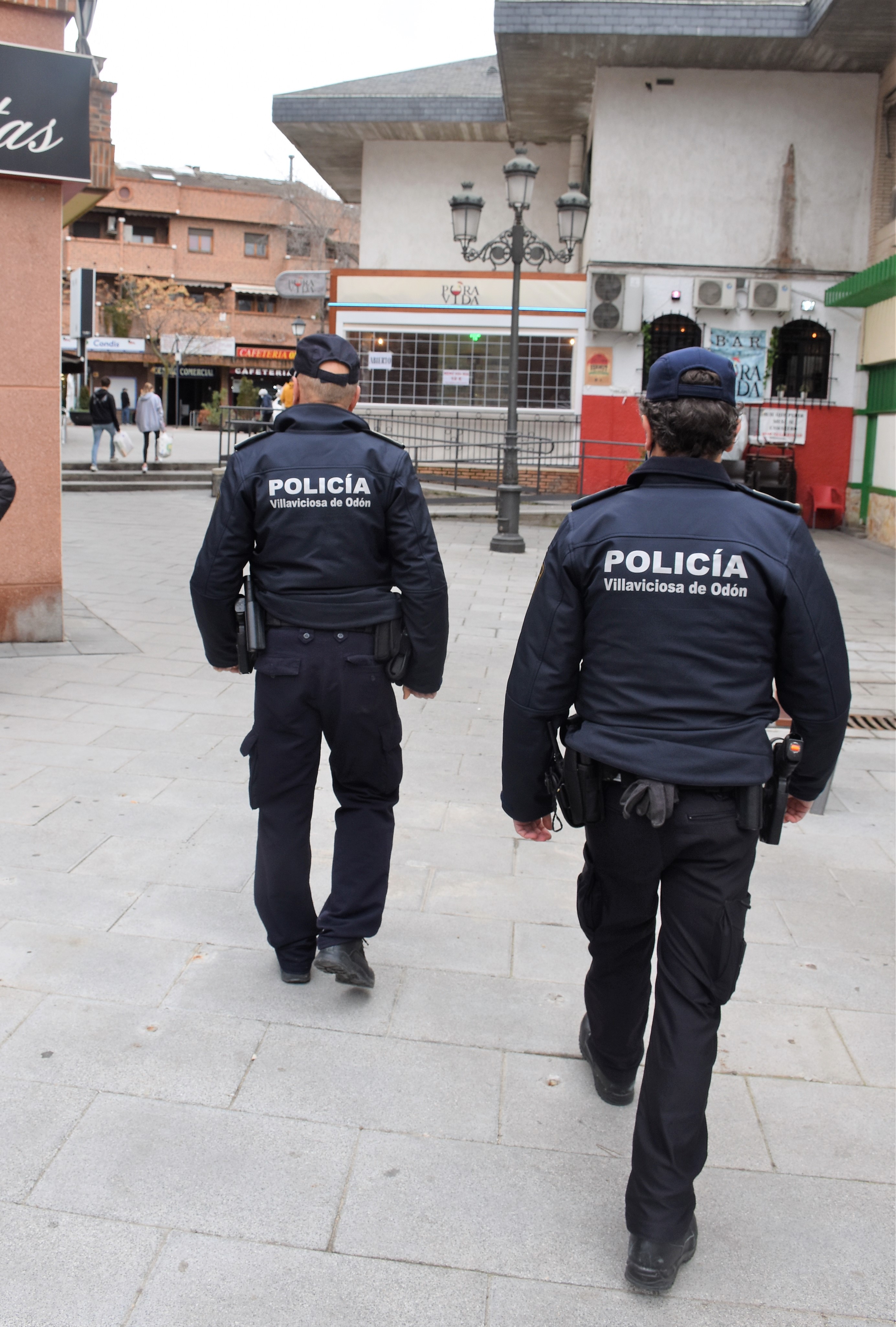 Texto Alternativo: La Policía Local intensifica los controles para vigilar el cumplimiento de las medidas sanitarias contra el COVID