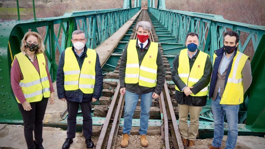 Texto Alternativo: Rela Comunidad de Madrid habilita el puente ferroviario histórico de La Poveda