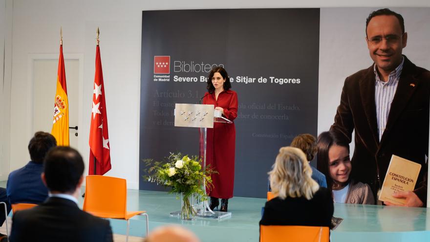 Texto Alternativo: Díaz Ayuso inaugura la biblioteca que homenajea al abogado Severo Bueno
