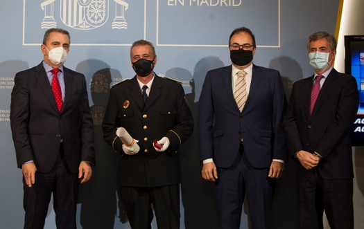Texto Alternativo: La Delegación del Gobierno de Madrid entrega la Medalla al Mérito de la Protección Civil a Teodoro Becedas, jefe de la agrupación de Leganés
