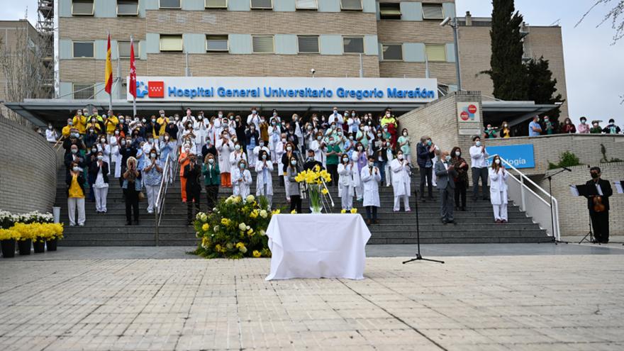 Texto Alternativo: El Hospital Gregorio Marañón rinde homenaje a las víctimas de la Covid-19