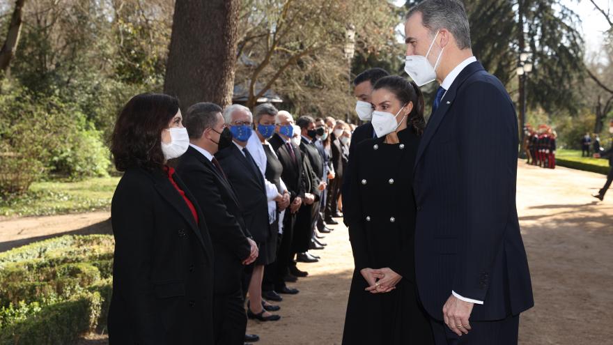 Texto Alternativo: Díaz Ayuso en el acto de Estado en memoria de las Víctimas del Terrorismo presidido por los Reyes