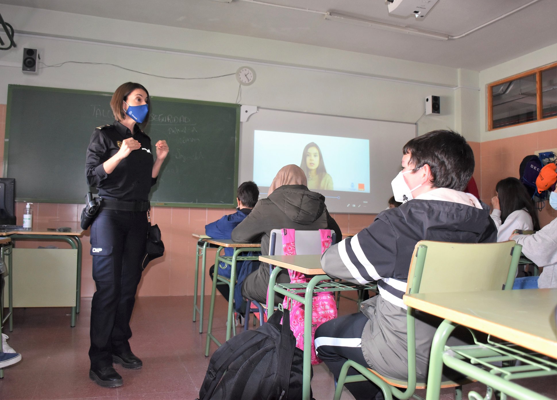 Texto Alternativo: El Ayuntamiento imparte un taller de Ciberseguridad dirigido a escolares del instituto Calatalifa