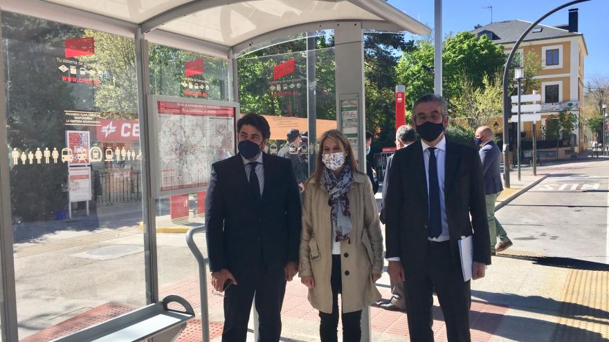 Texto Alternativo: El Gobierno de la Comunidad mejora la accesibilidad de las 25 paradas de autobús en San Lorenzo de El Escorial