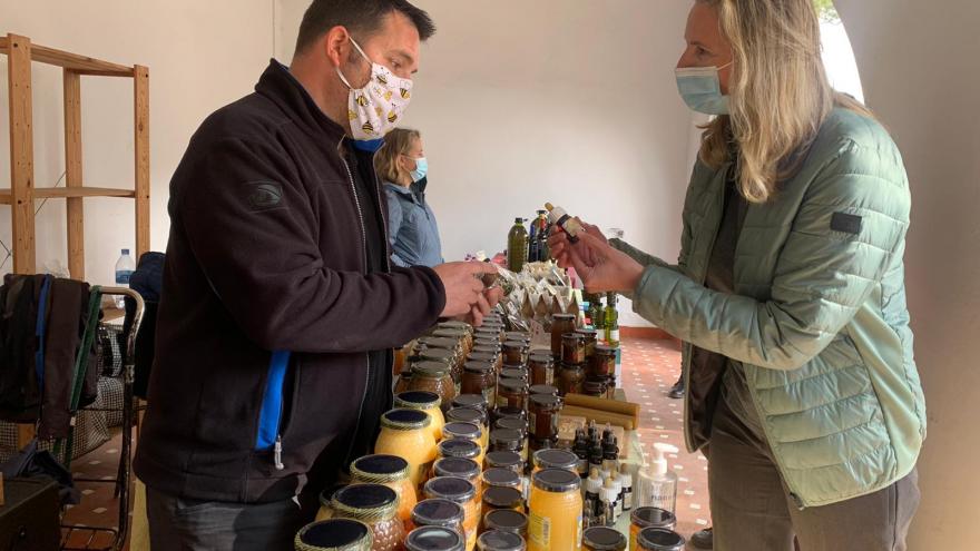 Texto Alternativo: El Gobierno de la Comunidad apoya la reapertura del Mercado de la Cámara Agraria y su apuesta por el producto local