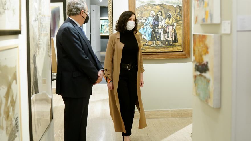 Texto Alternativo: Díaz Ayuso anima a visitar el Salón de Arte Moderno de Madrid 2021 porque la cultura es segura