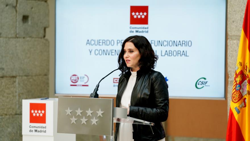 Texto Alternativo: Díaz Ayuso firma dos acuerdos para regular las condiciones del personal laboral y funcionario