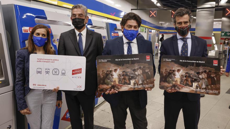Texto Alternativo: El Gobierno de la Comunidad de Madrid ofrece una edición limitada conmemorativa de la Tarjeta de Transporte Público
