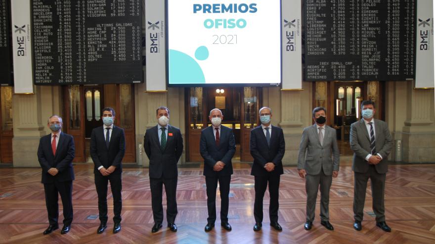 Texto Alternativo: El Gobierno de la Comunidad de Madrid recibe un reconocimiento por la trayectoria financiera como institución pública