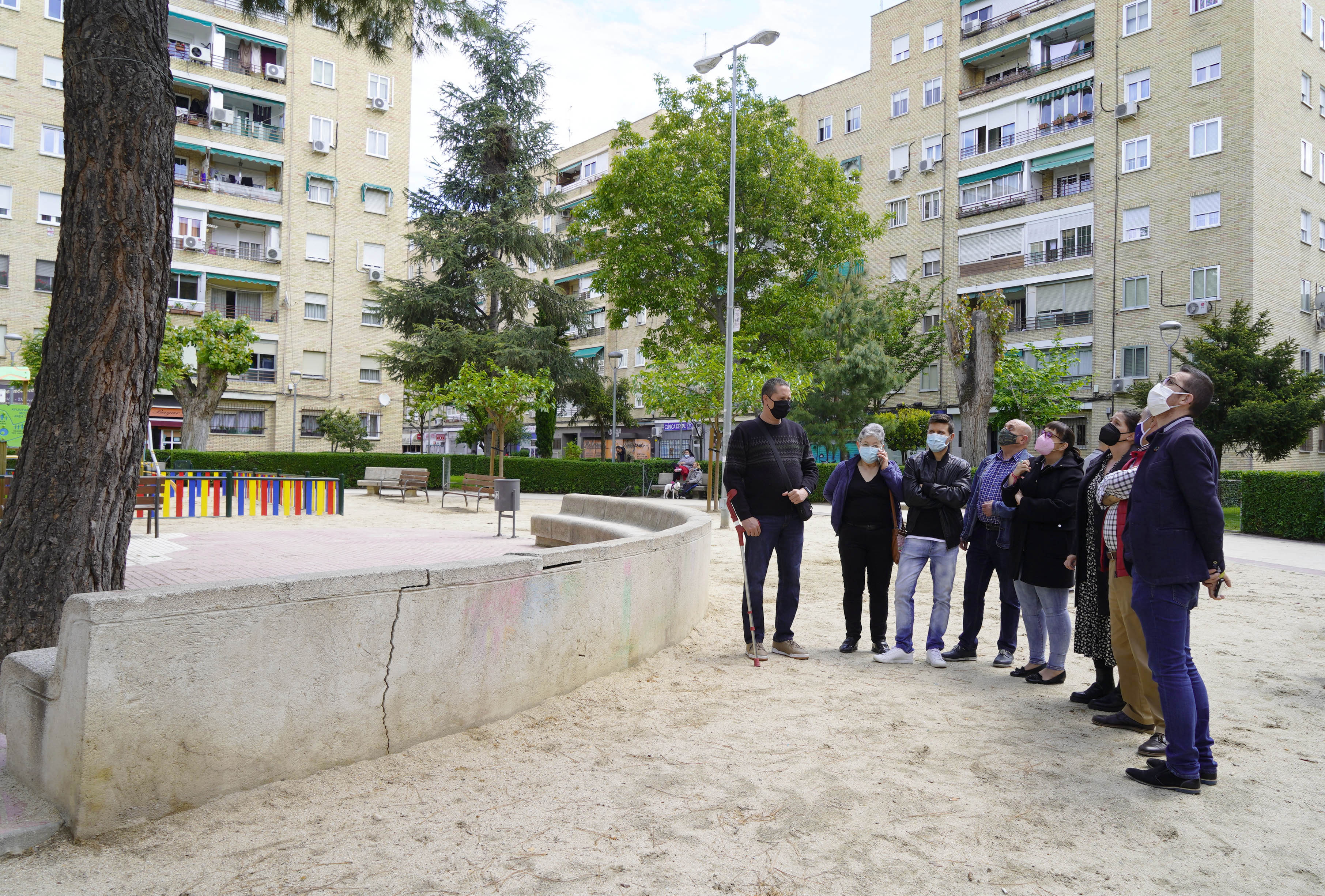 Texto Alternativo: La Alcaldesa visita el barrio de Campo de la Virgen junto a la Asociación de Vecinos