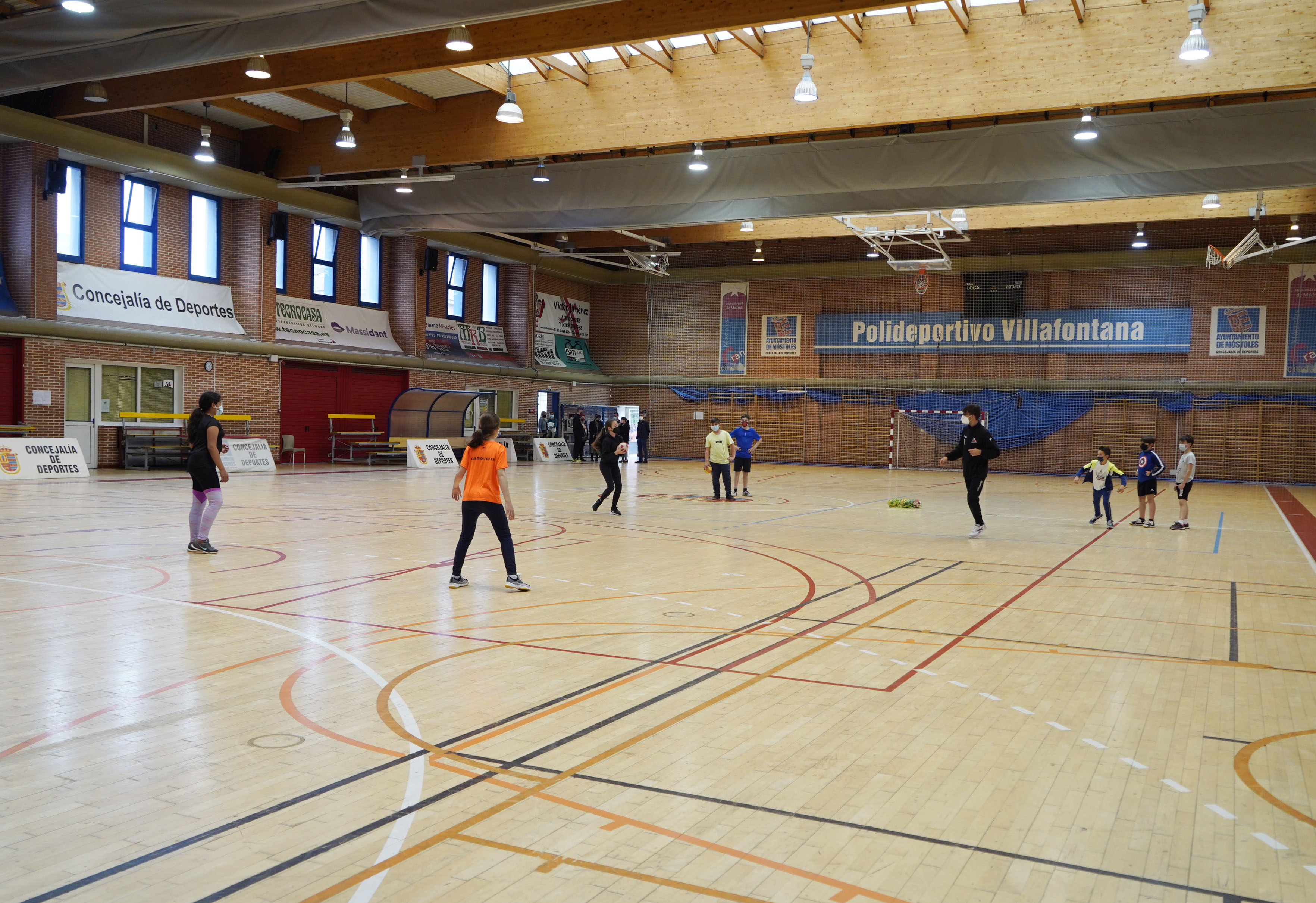 Texto Alternativo: VISITA AL CLUB DE BALONMANO MÓSTOLES