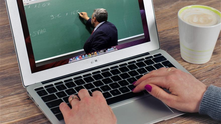 Texto Alternativo: La Comunidad propone en marcha los talleres on-line de envejecimiento activo