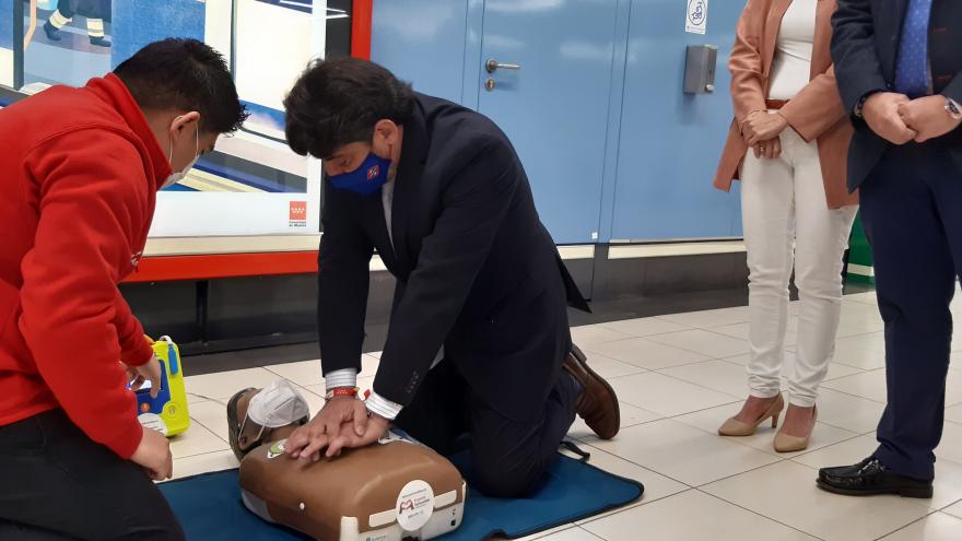 Texto Alternativo: Completamos la instalación de desfibriladores en Metro de Madrid