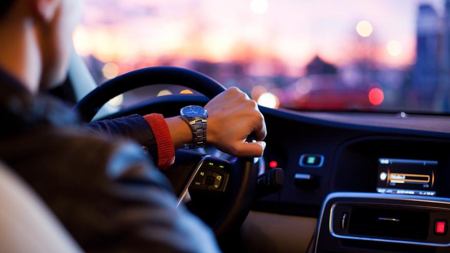 Texto Alternativo: Examinamos los nuevos límites de velocidad en vía urbana