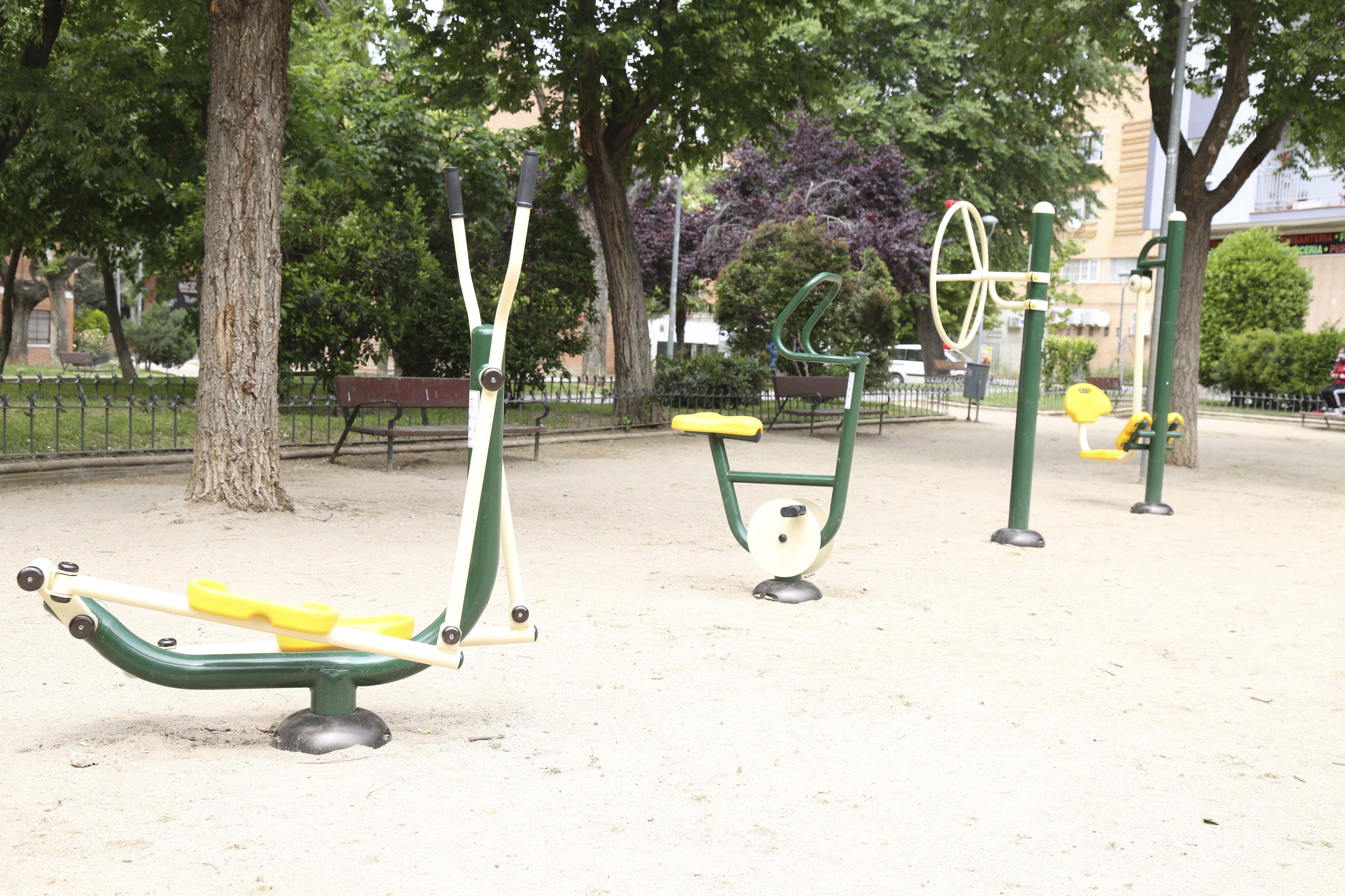 Texto Alternativo: Noelia Posse visita el nuevo espacio biosaludable situado en el parque Cataluña de Móstoles