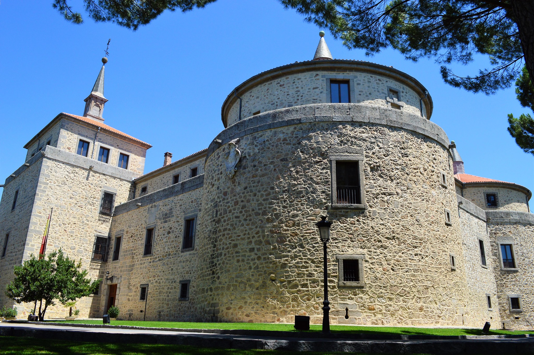 Texto Alternativo: Se reanudan las visitas guiadas para conocer uno de los edificios más emblemáticos, El Castillo