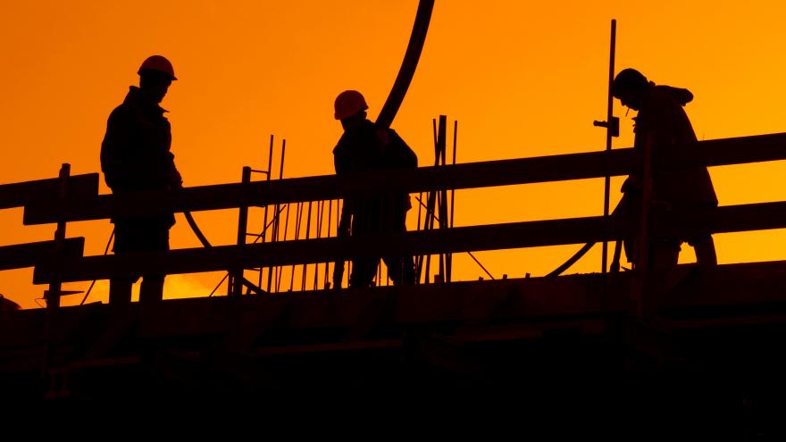 Texto Alternativo: Respondemos a las preguntas más frecuentes sobre prevención de riesgos laborales en construcción