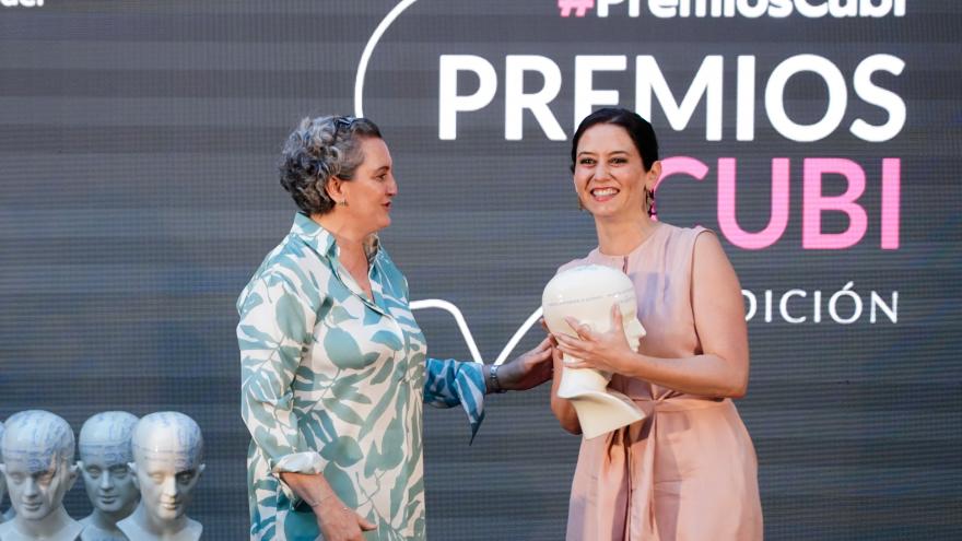 Texto Alternativo: Díaz Ayuso dedica el Premio Cubí a los 31.000 empresarios del sector hostelero de la Comunidad